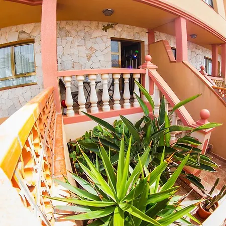 Pensión Lobos Paradise Surf Camp Corralejo